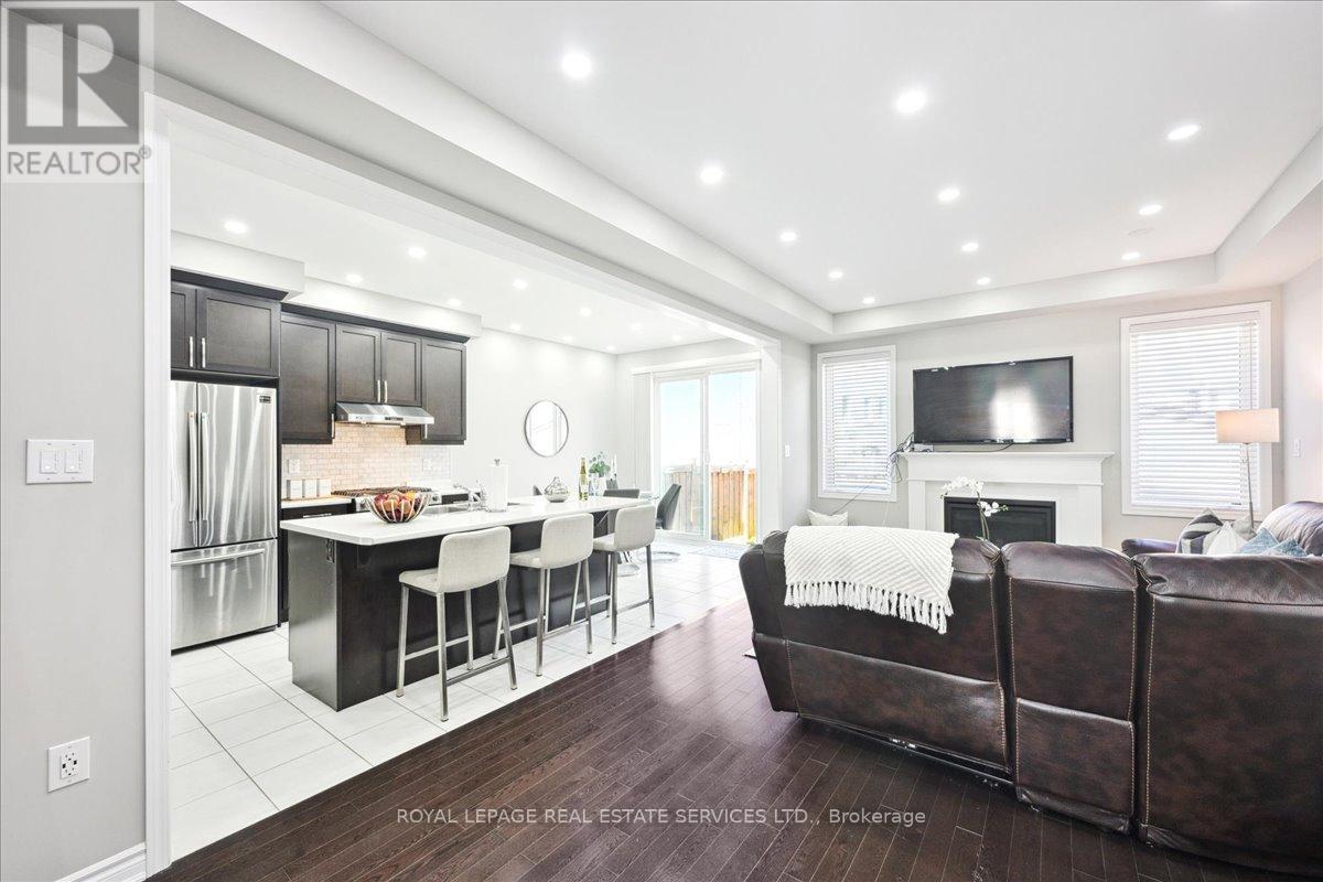 












1335 ROSE WAY

,
Milton,




Ontario
L9E1M5

