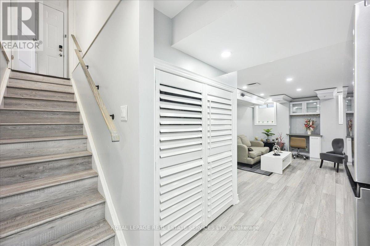 












1335 ROSE WAY

,
Milton,




Ontario
L9E1M5

