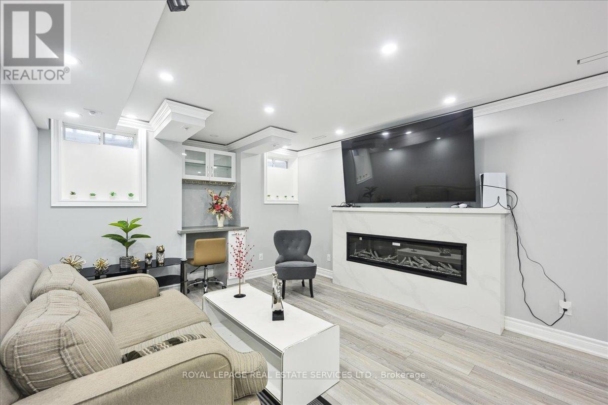 












1335 ROSE WAY

,
Milton,




Ontario
L9E1M5


