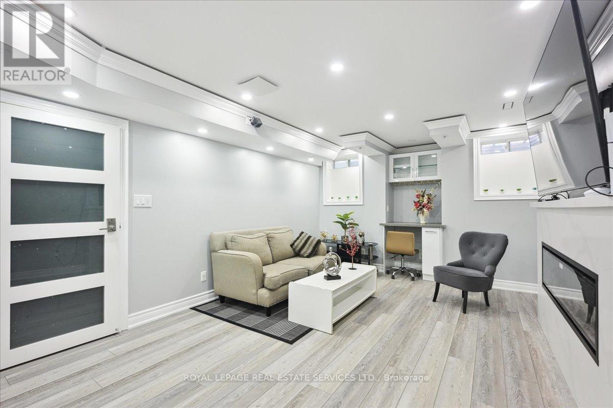 












1335 ROSE WAY

,
Milton,




Ontario
L9E1M5

