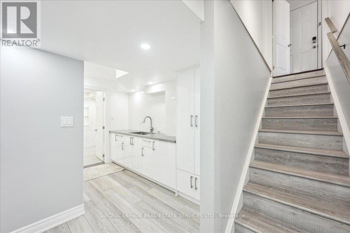 












1335 ROSE WAY

,
Milton,




Ontario
L9E1M5

