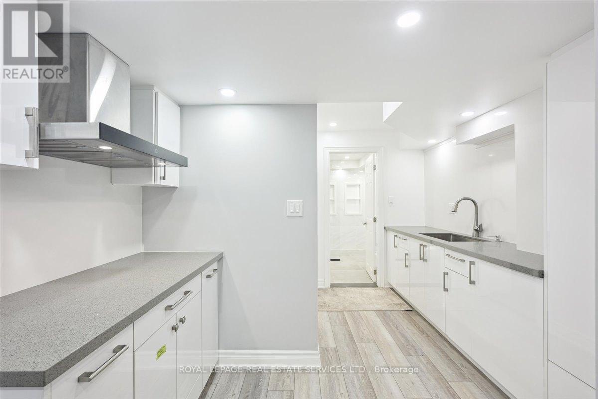 












1335 ROSE WAY

,
Milton,




Ontario
L9E1M5

