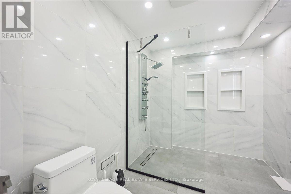 












1335 ROSE WAY

,
Milton,




Ontario
L9E1M5

