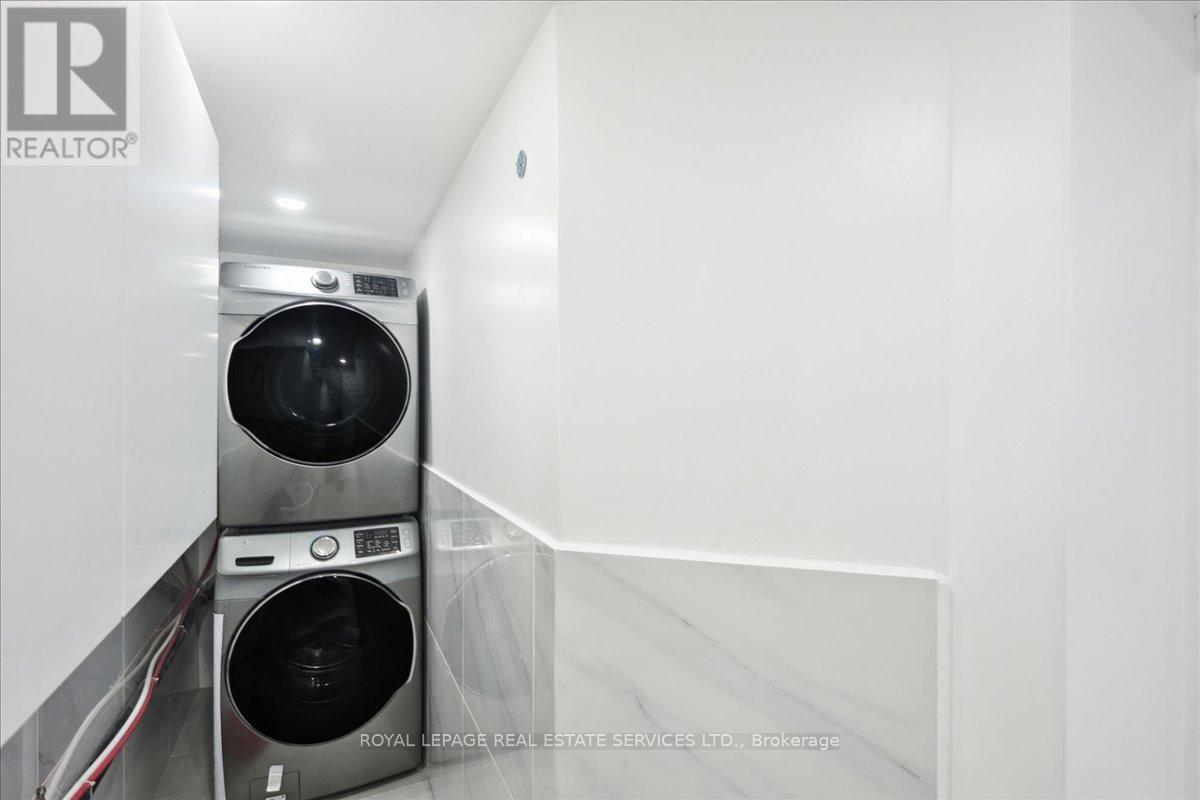 












1335 ROSE WAY

,
Milton,




Ontario
L9E1M5

