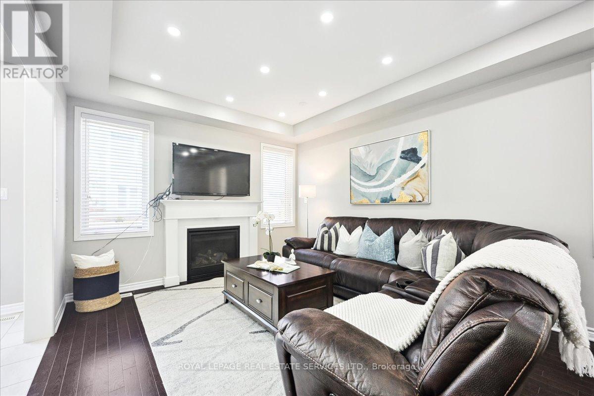 












1335 ROSE WAY

,
Milton,




Ontario
L9E1M5

