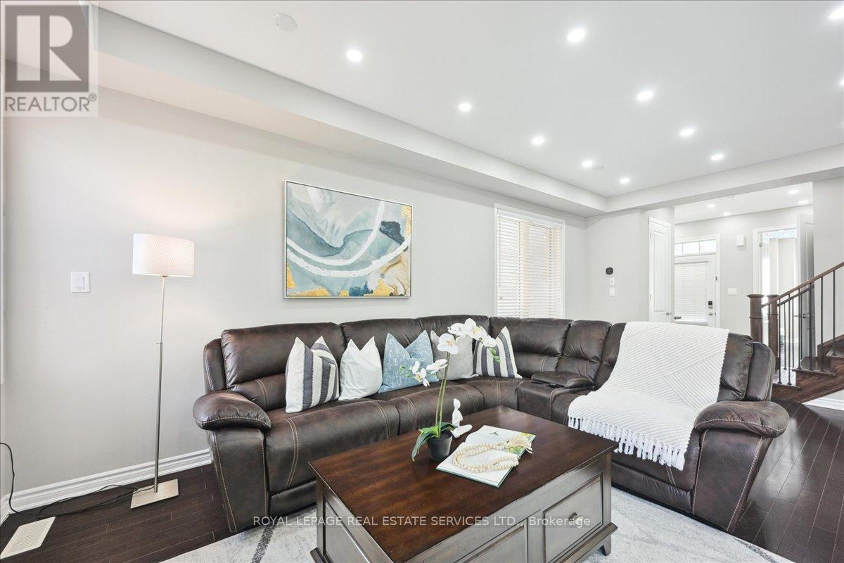 












1335 ROSE WAY

,
Milton,




Ontario
L9E1M5

