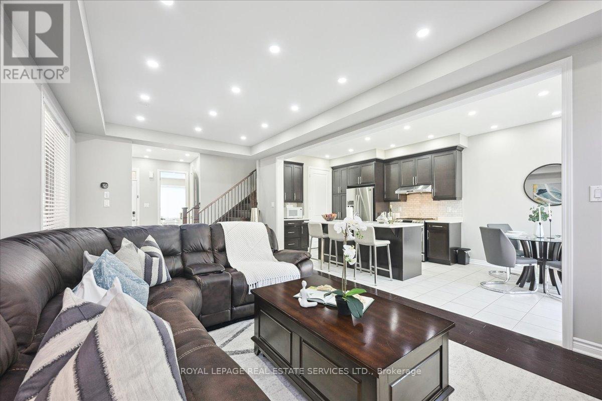 












1335 ROSE WAY

,
Milton,




Ontario
L9E1M5

