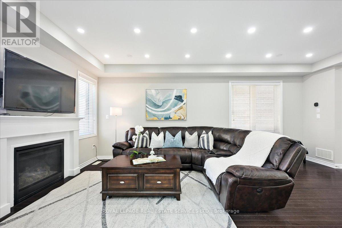 












1335 ROSE WAY

,
Milton,




Ontario
L9E1M5

