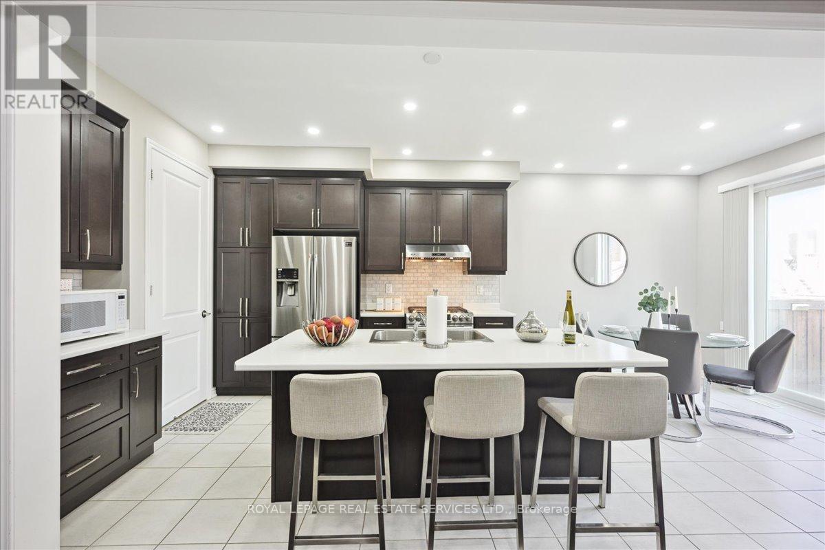 












1335 ROSE WAY

,
Milton,




Ontario
L9E1M5


