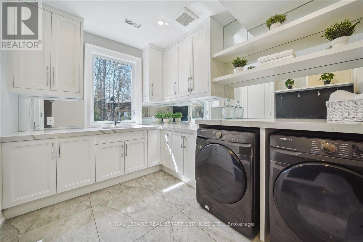 












1489 ROGERSWOOD COURT

,
Mississauga,




Ontario
L5J1R7

