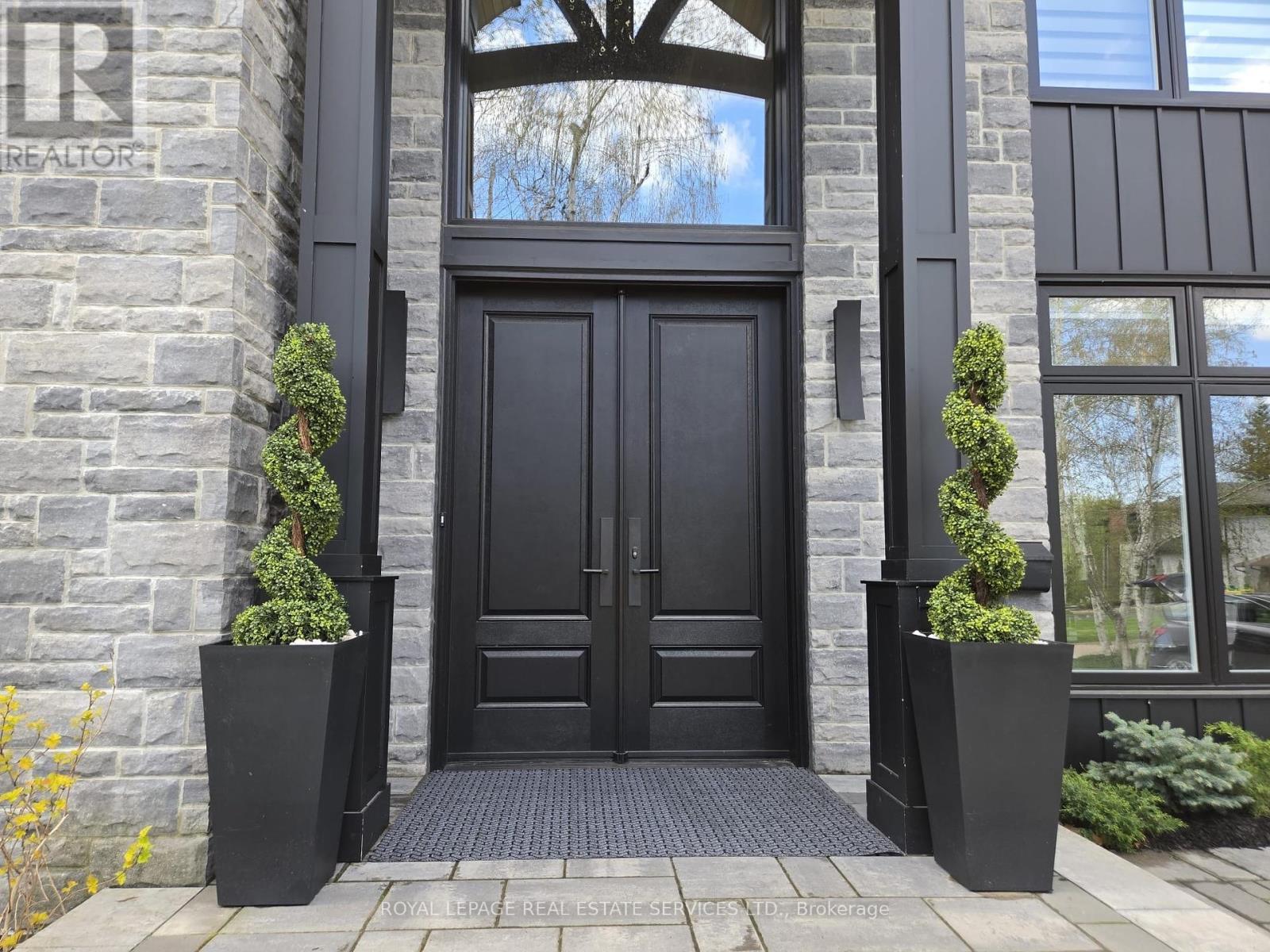 












1489 ROGERSWOOD COURT

,
Mississauga,




Ontario
L5J1R7

