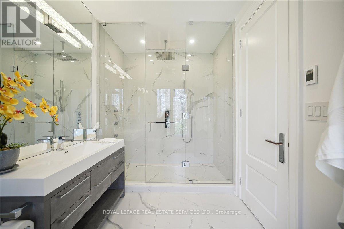 












1489 ROGERSWOOD COURT

,
Mississauga,




Ontario
L5J1R7

