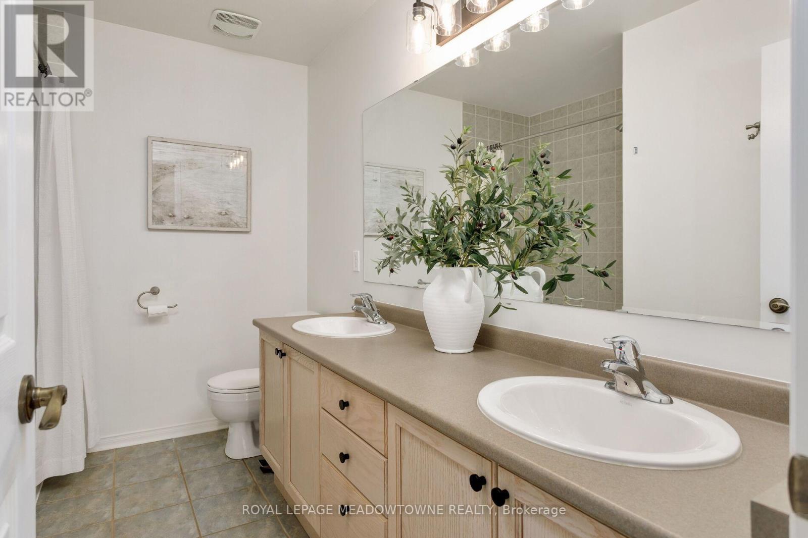 












1083 EASTERBROOK CRESCENT

,
Milton,




Ontario
L9T0C3

