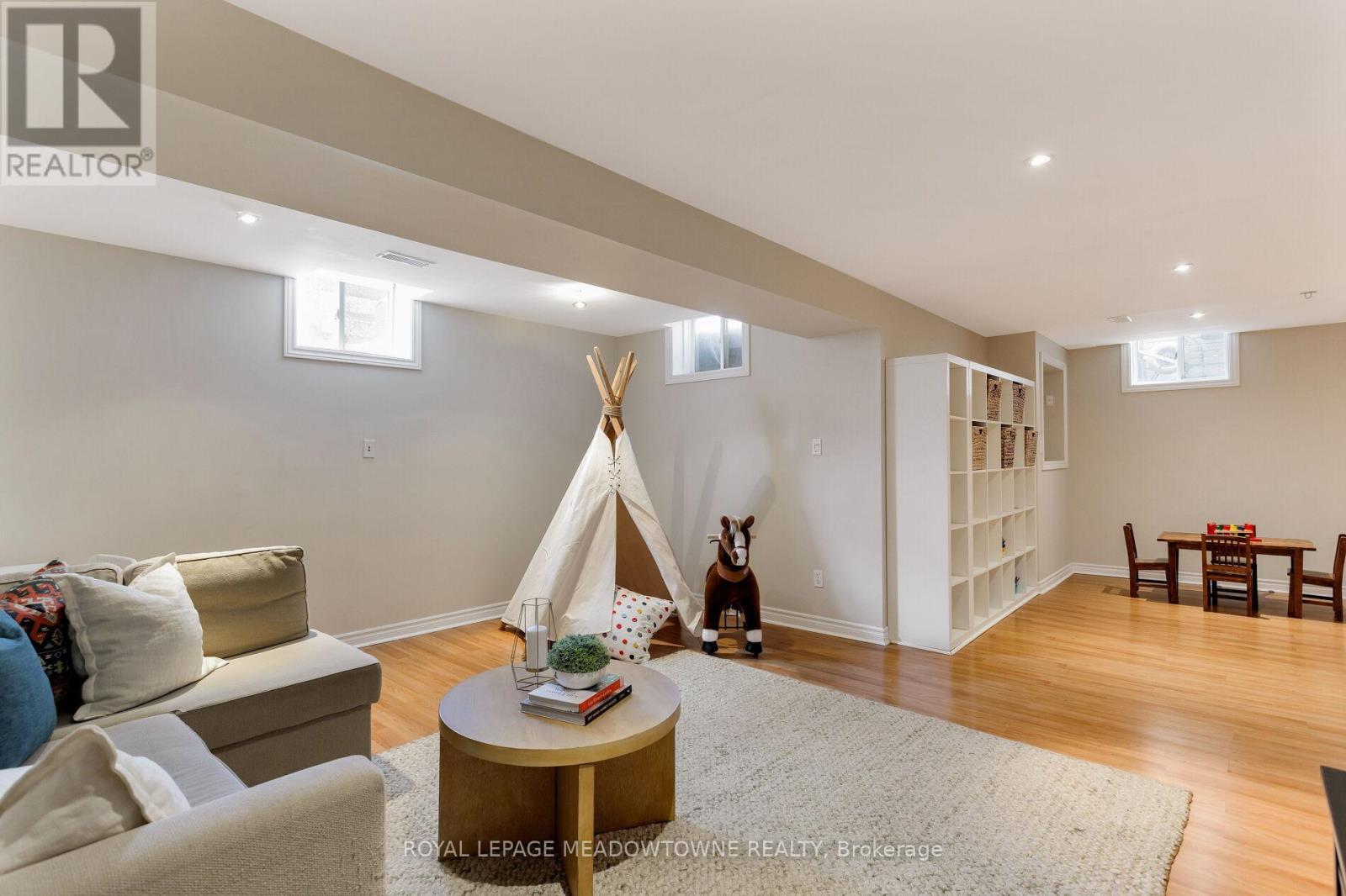 












1083 EASTERBROOK CRESCENT

,
Milton,




Ontario
L9T0C3

