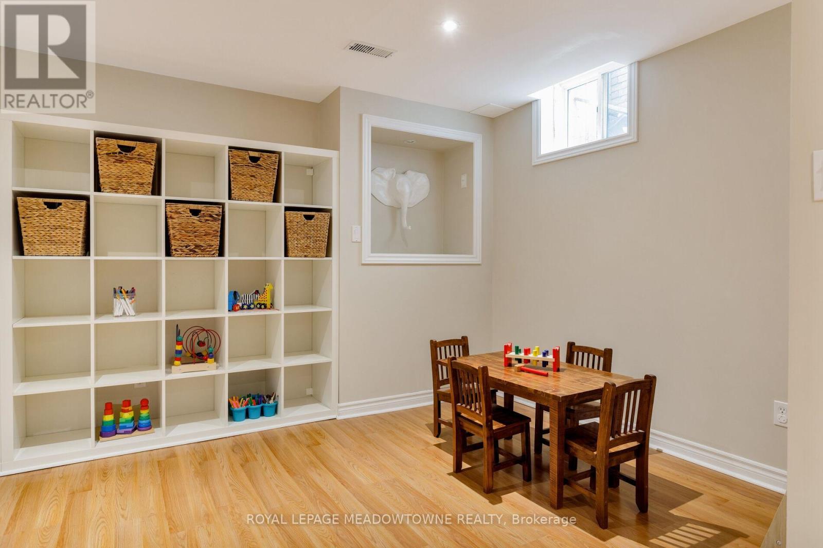 












1083 EASTERBROOK CRESCENT

,
Milton,




Ontario
L9T0C3

