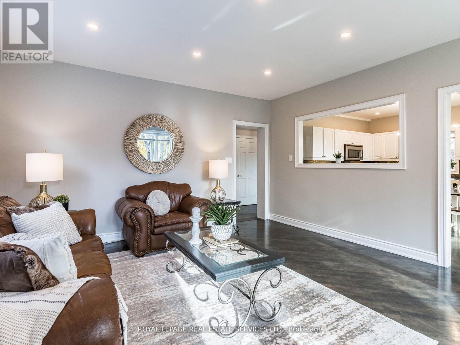 












39 CLARENCE STREET

,
Brampton,




Ontario
L6W1S2


