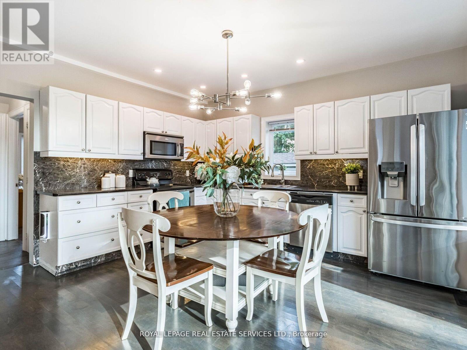 












39 CLARENCE STREET

,
Brampton,




Ontario
L6W1S2

