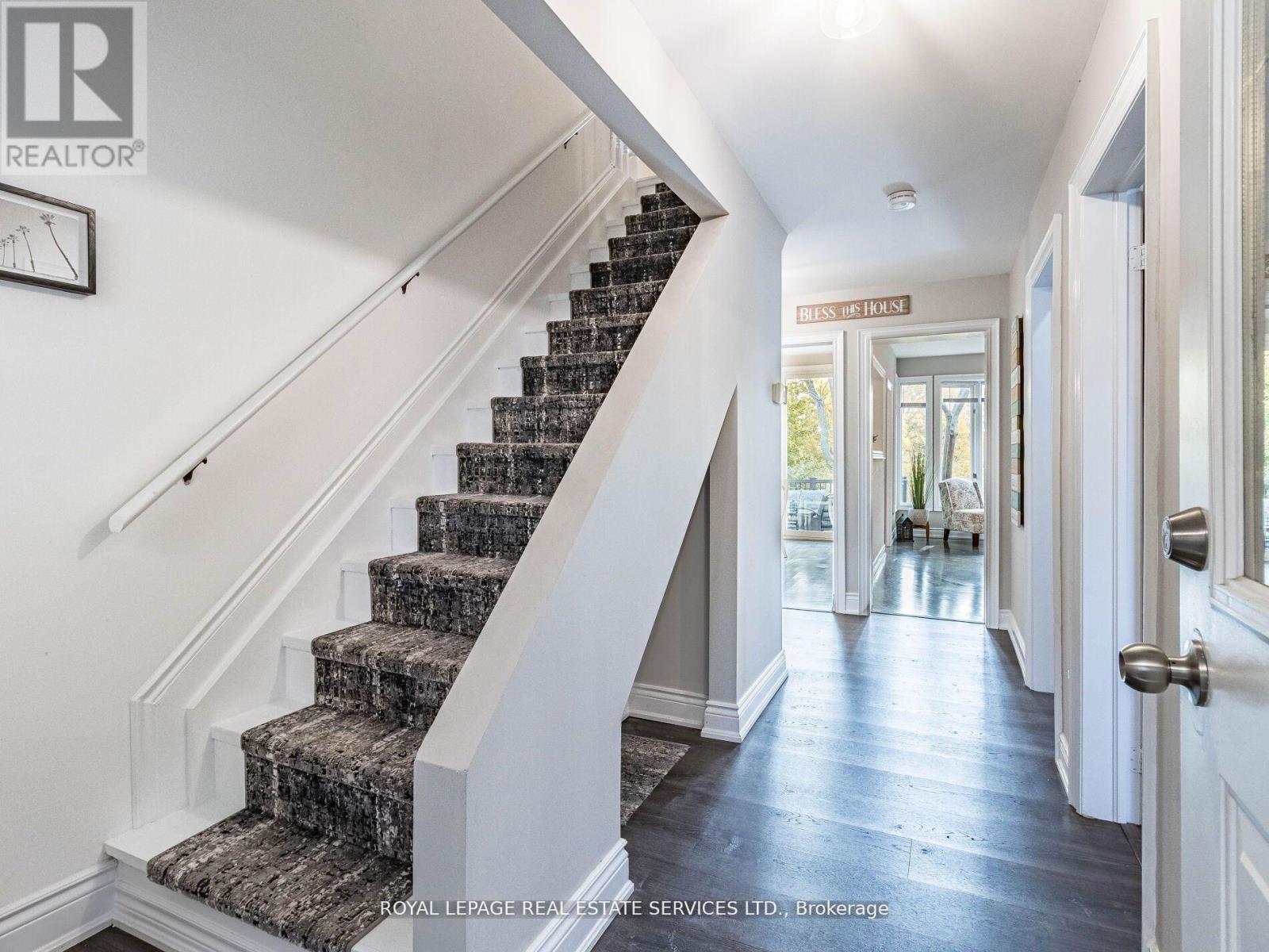 












39 CLARENCE STREET

,
Brampton,




Ontario
L6W1S2


