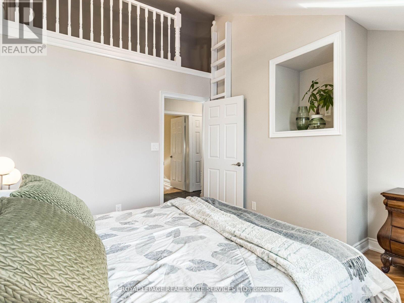 












39 CLARENCE STREET

,
Brampton,




Ontario
L6W1S2

