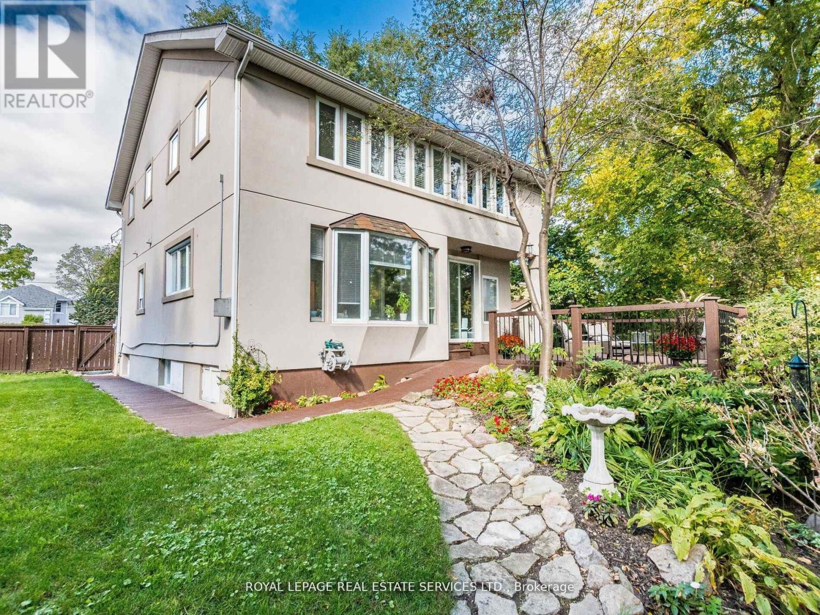 












39 CLARENCE STREET

,
Brampton,




Ontario
L6W1S2

