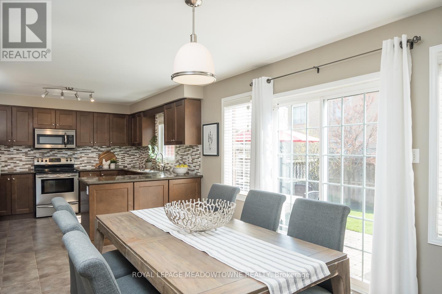 












292 GIDDINGS CRESCENT

,
Milton,




Ontario
L9T7A9

