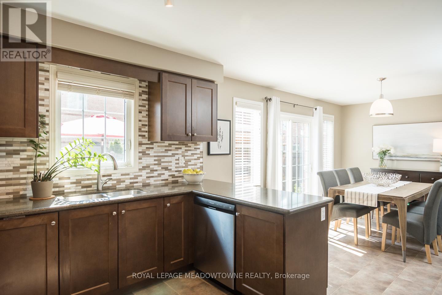 












292 GIDDINGS CRESCENT

,
Milton,




Ontario
L9T7A9


