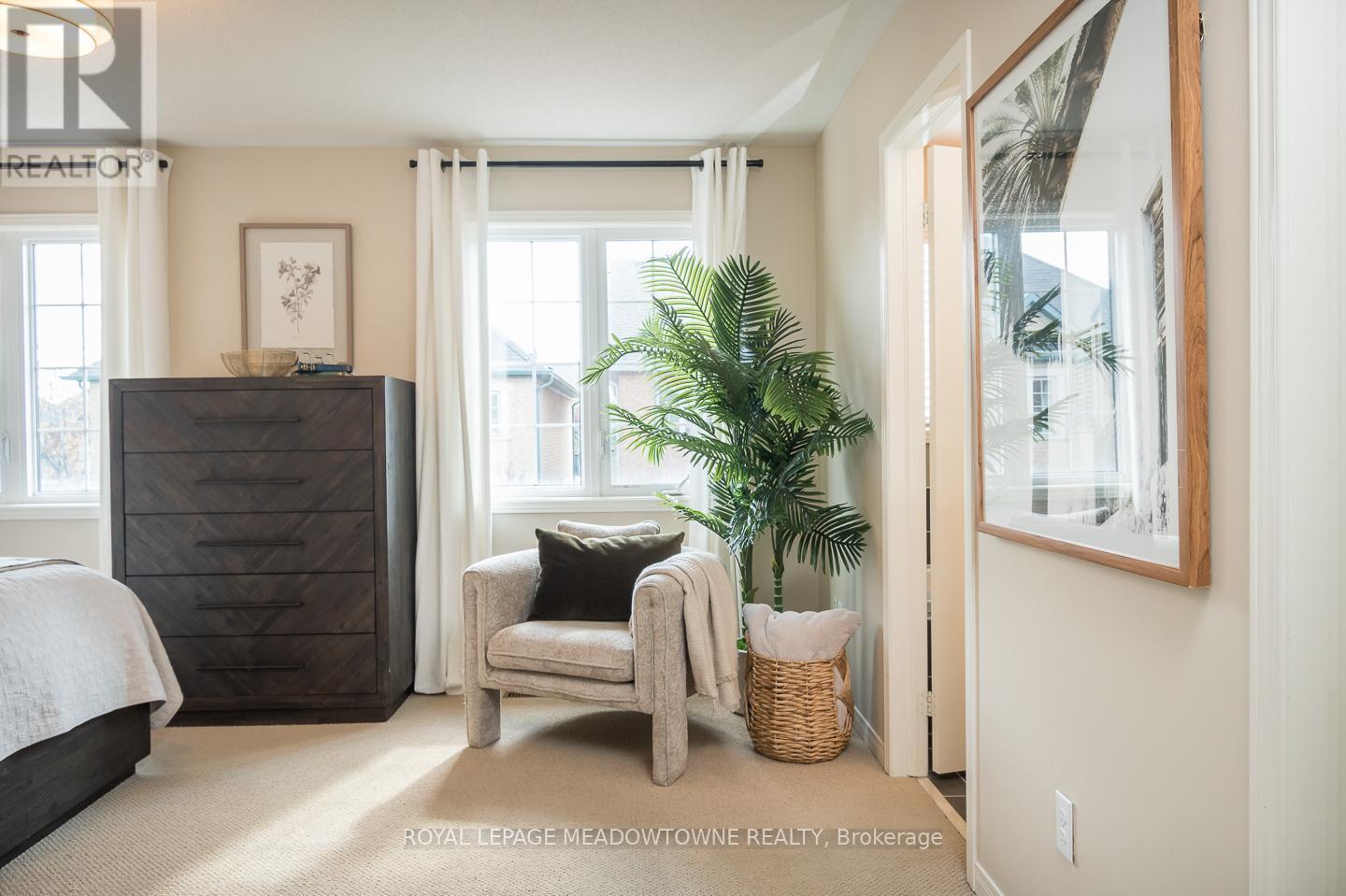 












292 GIDDINGS CRESCENT

,
Milton,




Ontario
L9T7A9

