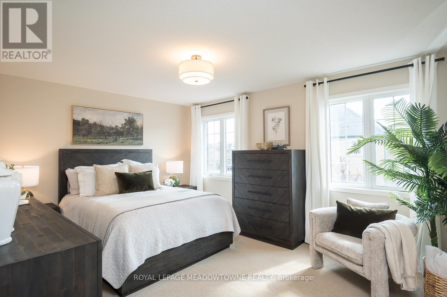 












292 GIDDINGS CRESCENT

,
Milton,




Ontario
L9T7A9

