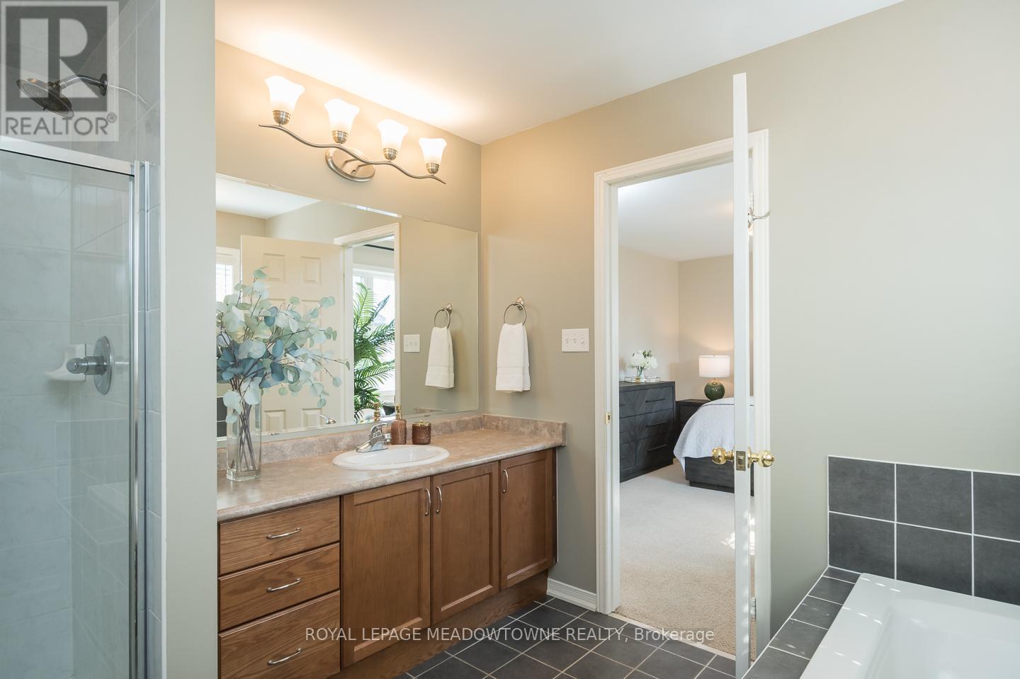 












292 GIDDINGS CRESCENT

,
Milton,




Ontario
L9T7A9

