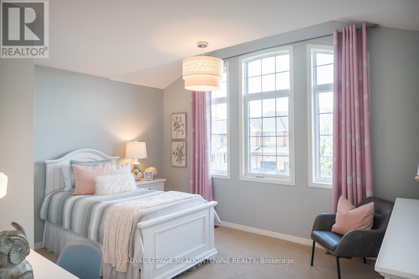 












292 GIDDINGS CRESCENT

,
Milton,




Ontario
L9T7A9

