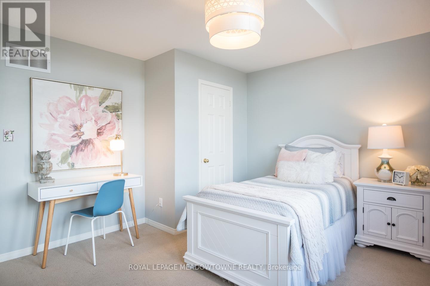 












292 GIDDINGS CRESCENT

,
Milton,




Ontario
L9T7A9

