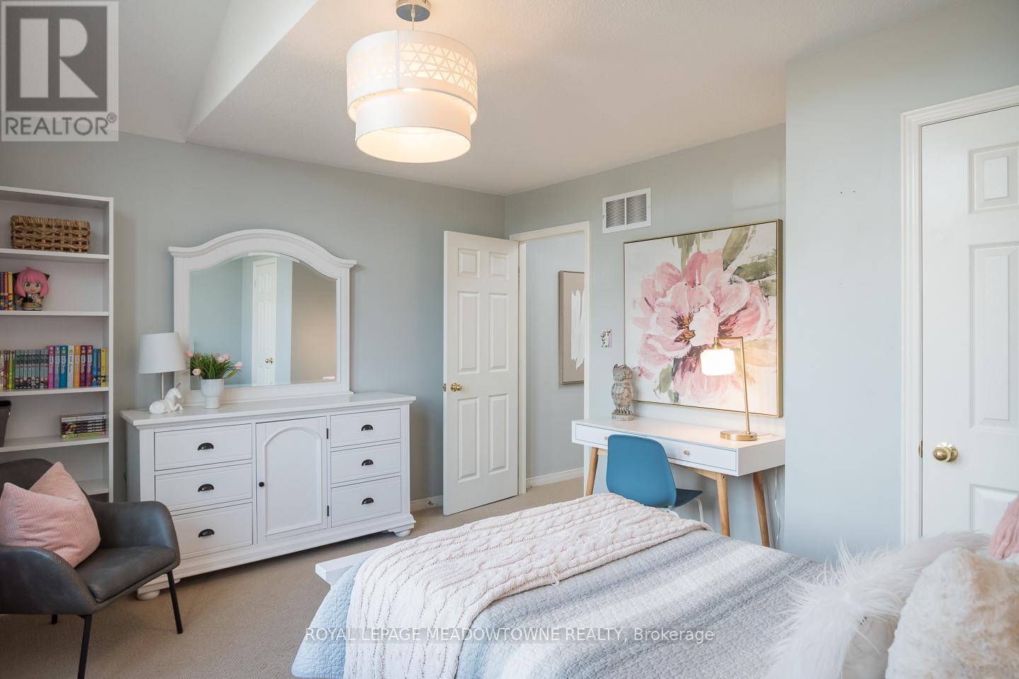 












292 GIDDINGS CRESCENT

,
Milton,




Ontario
L9T7A9

