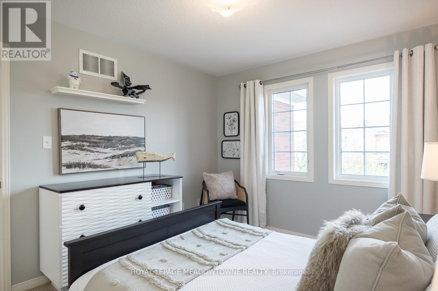 












292 GIDDINGS CRESCENT

,
Milton,




Ontario
L9T7A9


