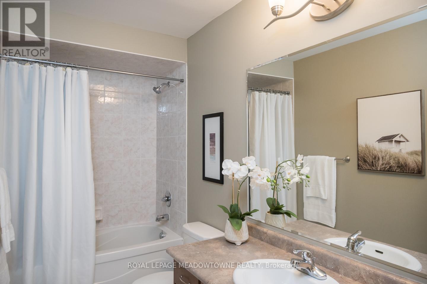 












292 GIDDINGS CRESCENT

,
Milton,




Ontario
L9T7A9

