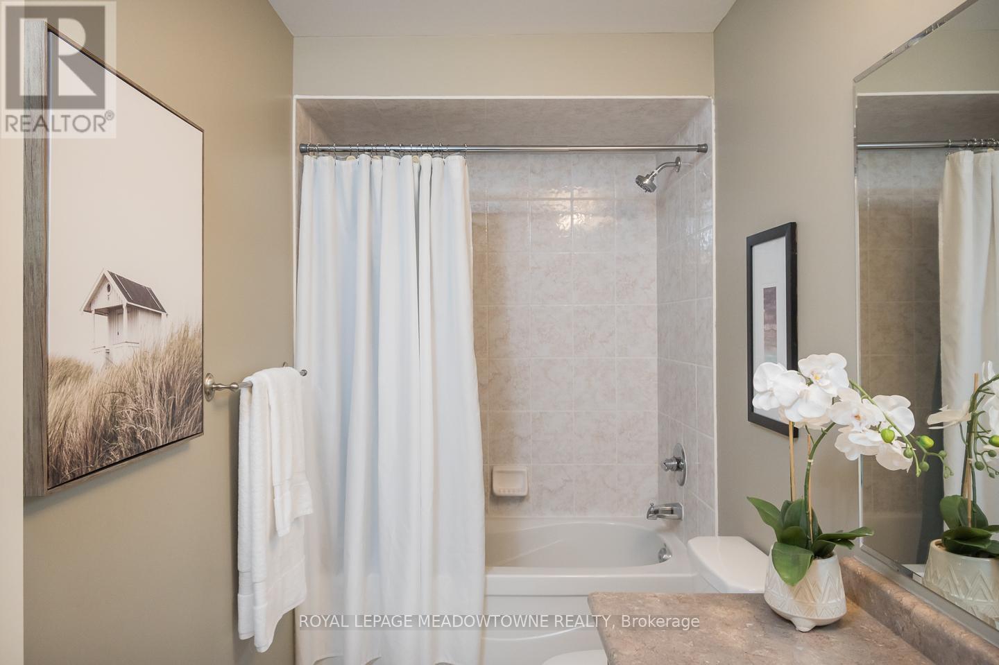 












292 GIDDINGS CRESCENT

,
Milton,




Ontario
L9T7A9

