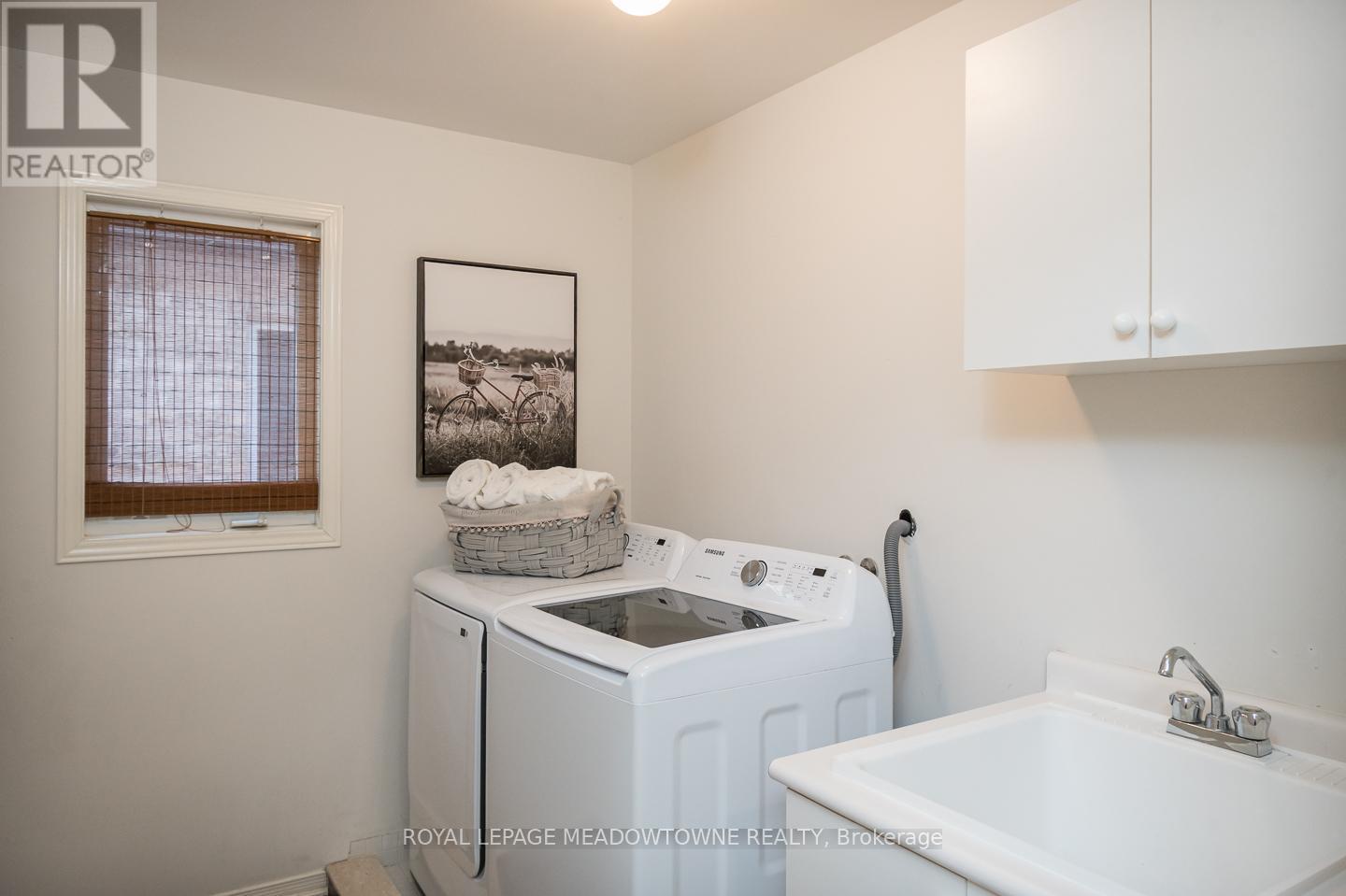 












292 GIDDINGS CRESCENT

,
Milton,




Ontario
L9T7A9

