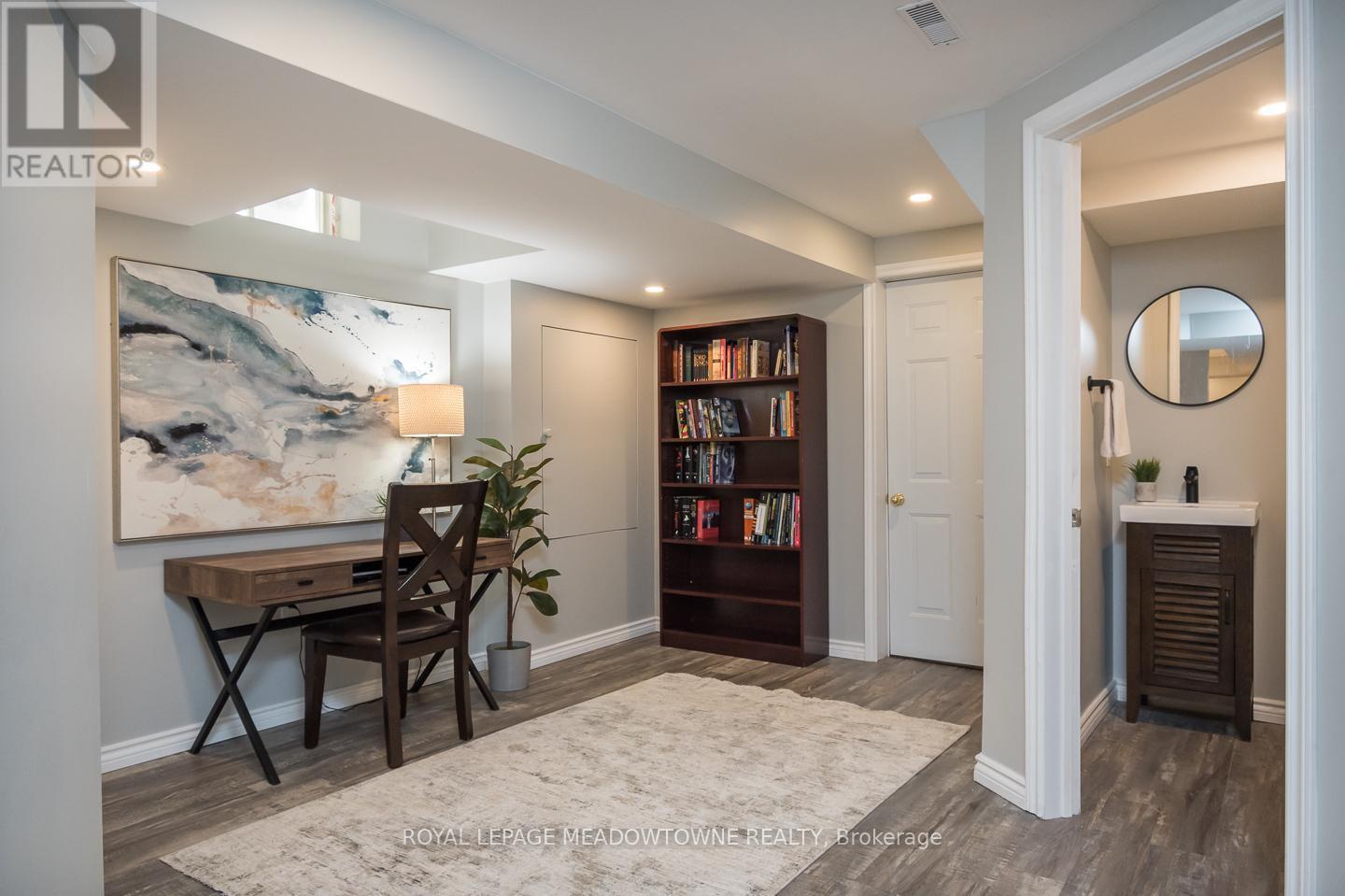 












292 GIDDINGS CRESCENT

,
Milton,




Ontario
L9T7A9

