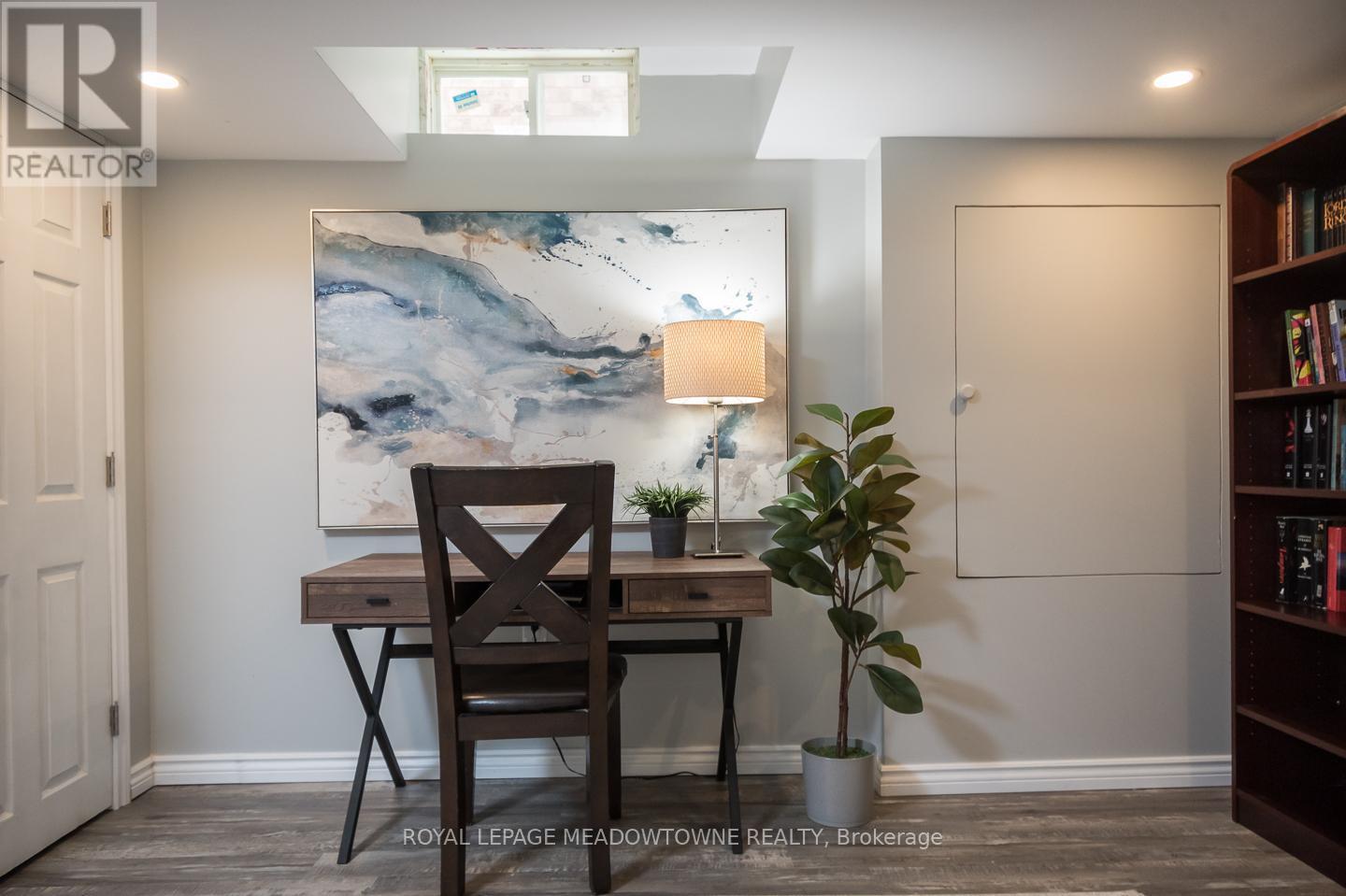 












292 GIDDINGS CRESCENT

,
Milton,




Ontario
L9T7A9

