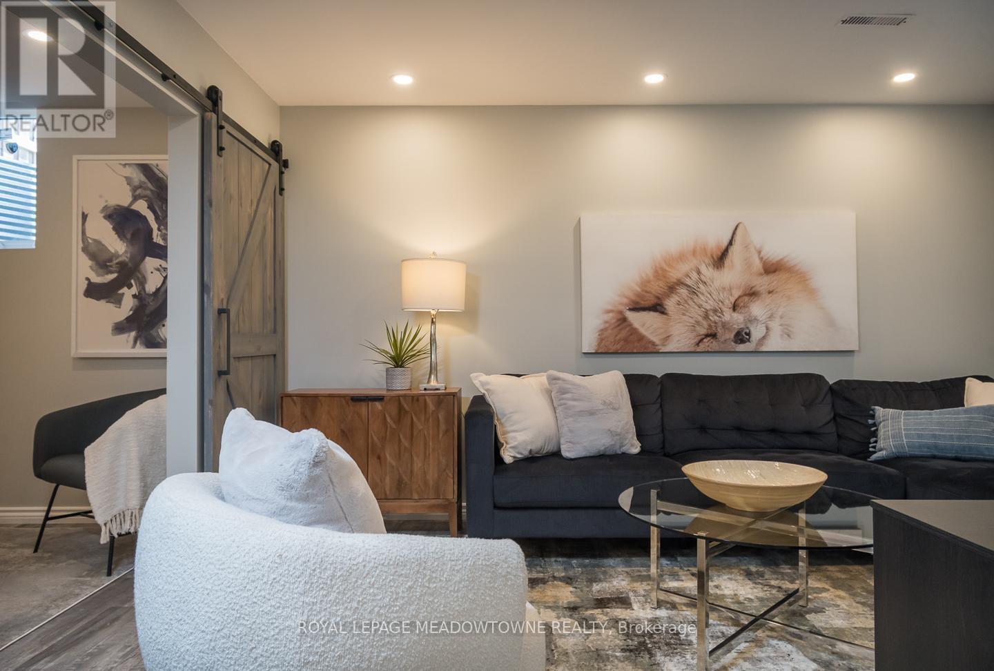 












292 GIDDINGS CRESCENT

,
Milton,




Ontario
L9T7A9

