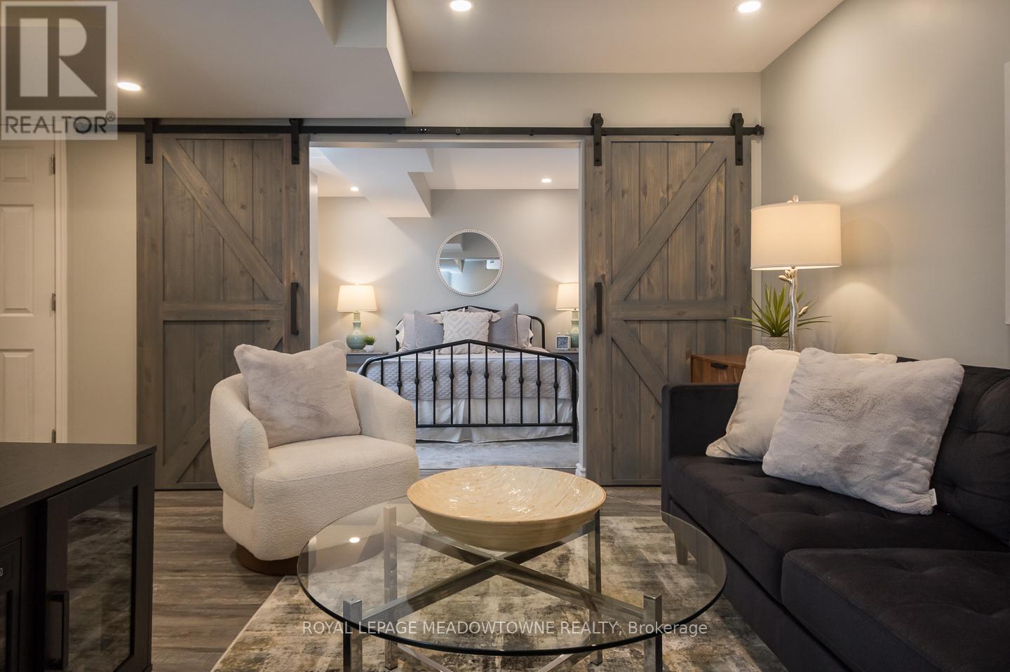 












292 GIDDINGS CRESCENT

,
Milton,




Ontario
L9T7A9

