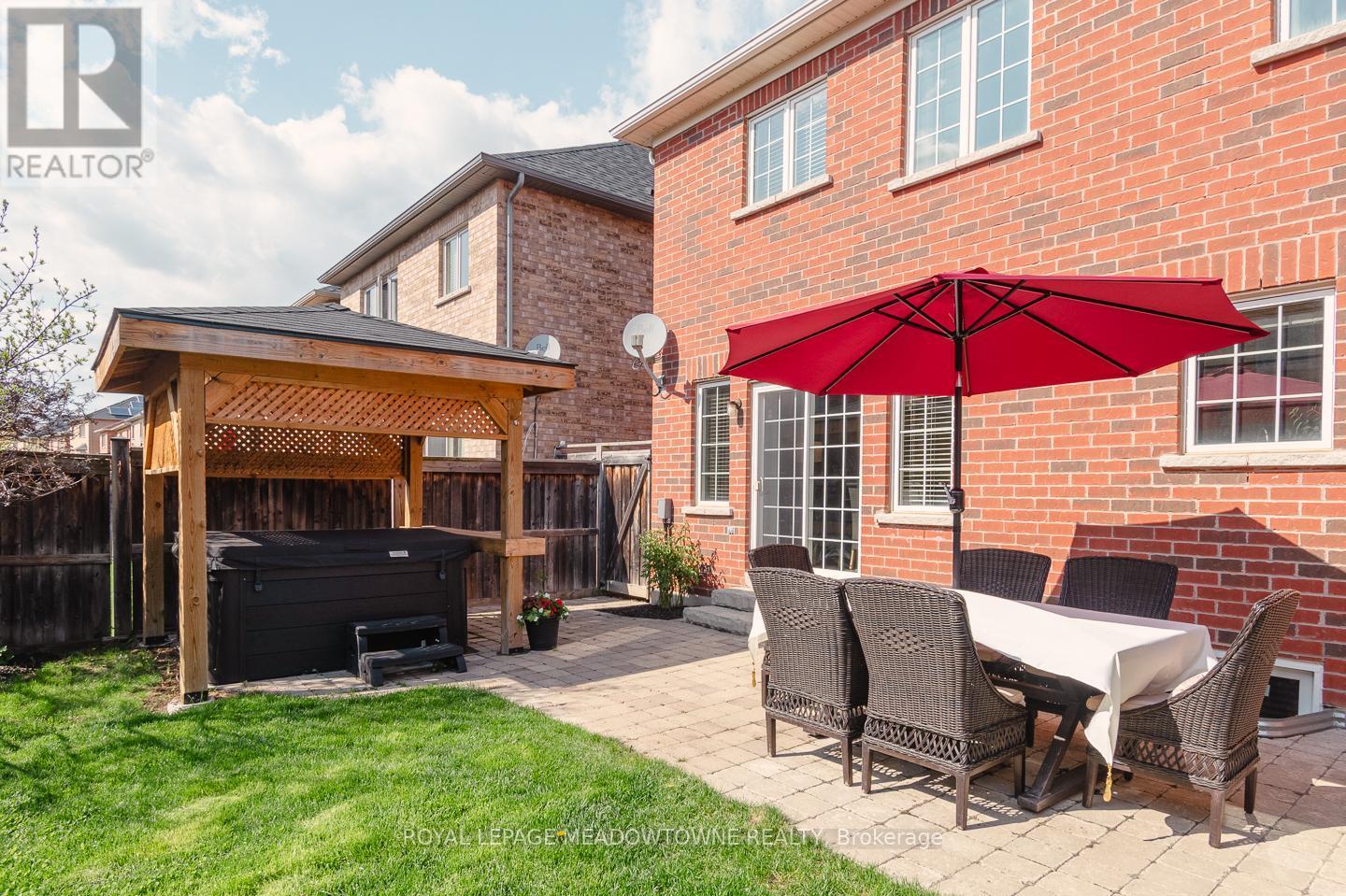 












292 GIDDINGS CRESCENT

,
Milton,




Ontario
L9T7A9

