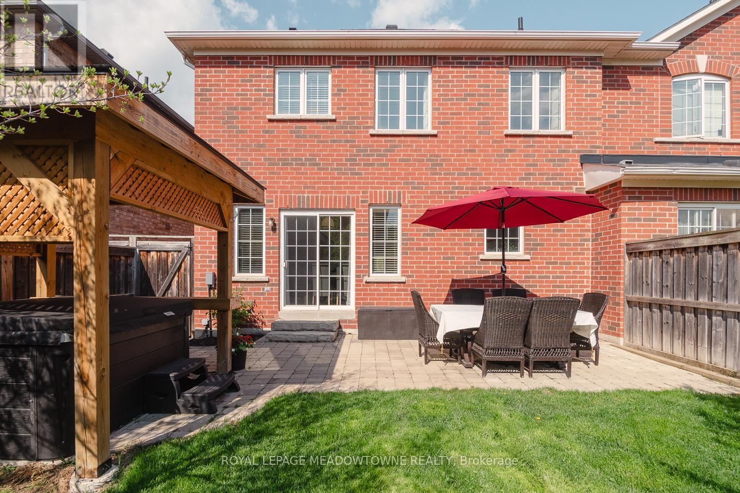 












292 GIDDINGS CRESCENT

,
Milton,




Ontario
L9T7A9


