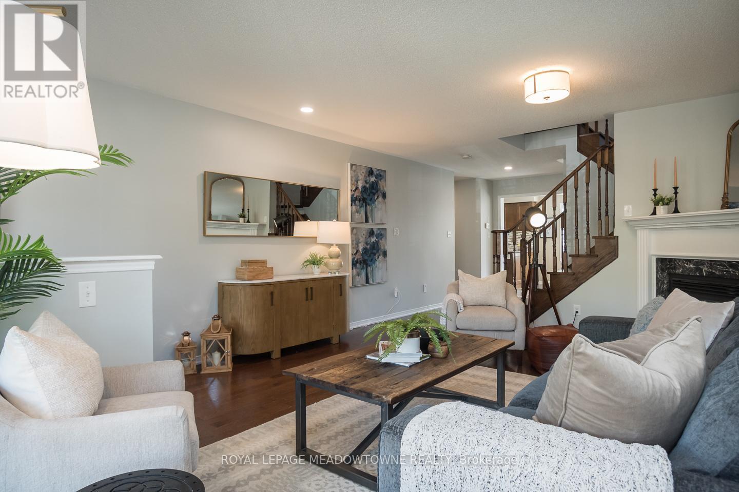 












292 GIDDINGS CRESCENT

,
Milton,




Ontario
L9T7A9

