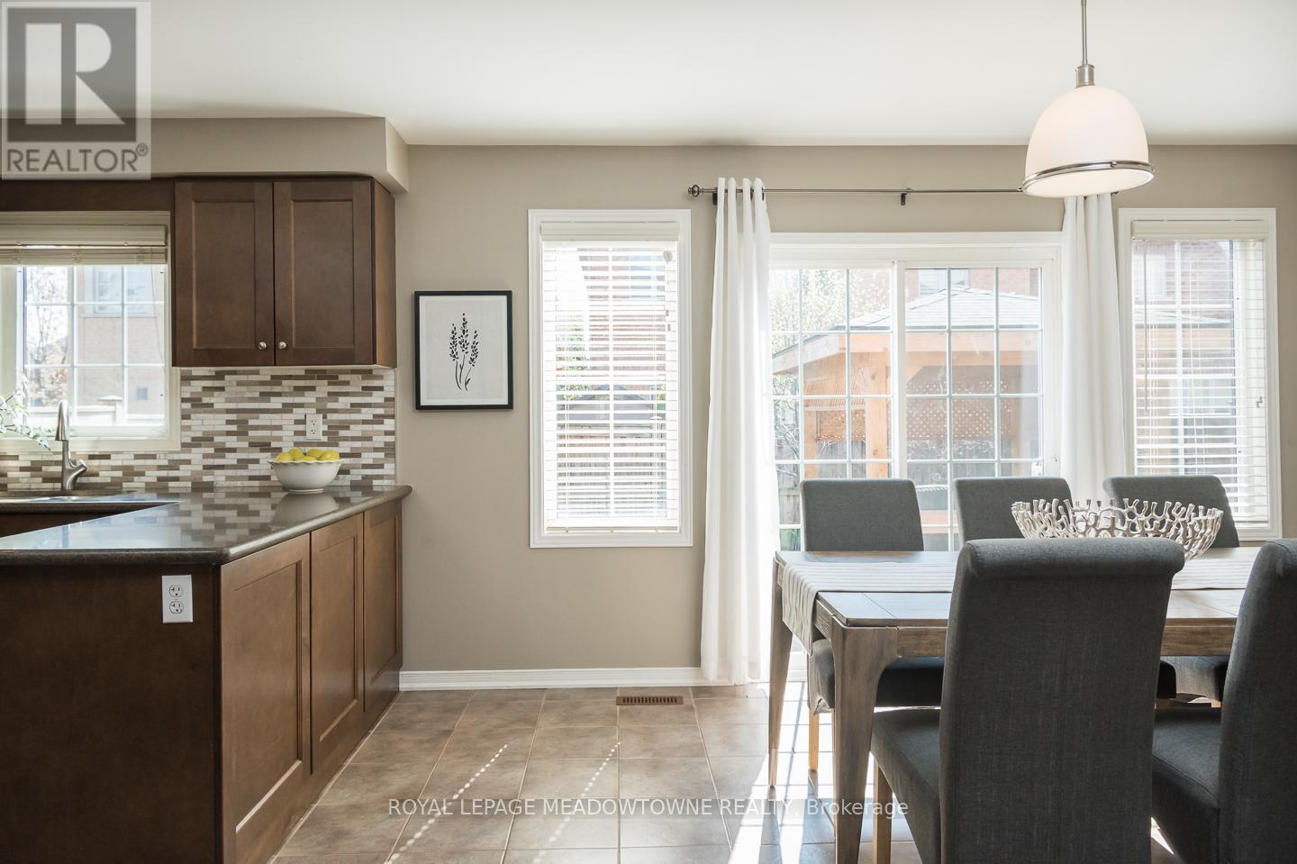 












292 GIDDINGS CRESCENT

,
Milton,




Ontario
L9T7A9

