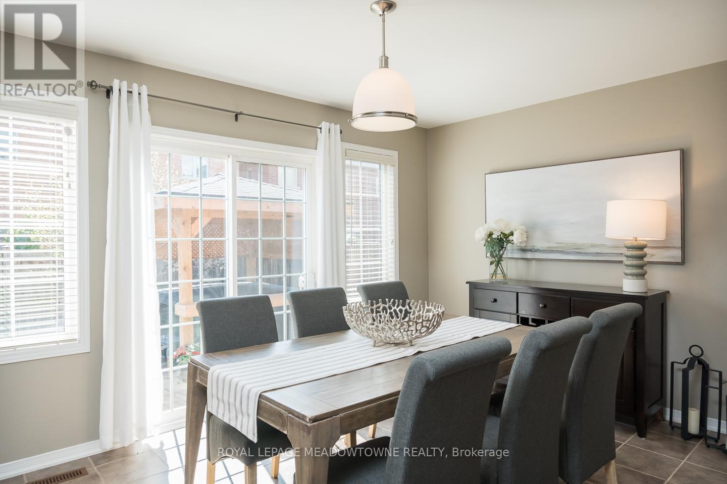 












292 GIDDINGS CRESCENT

,
Milton,




Ontario
L9T7A9


