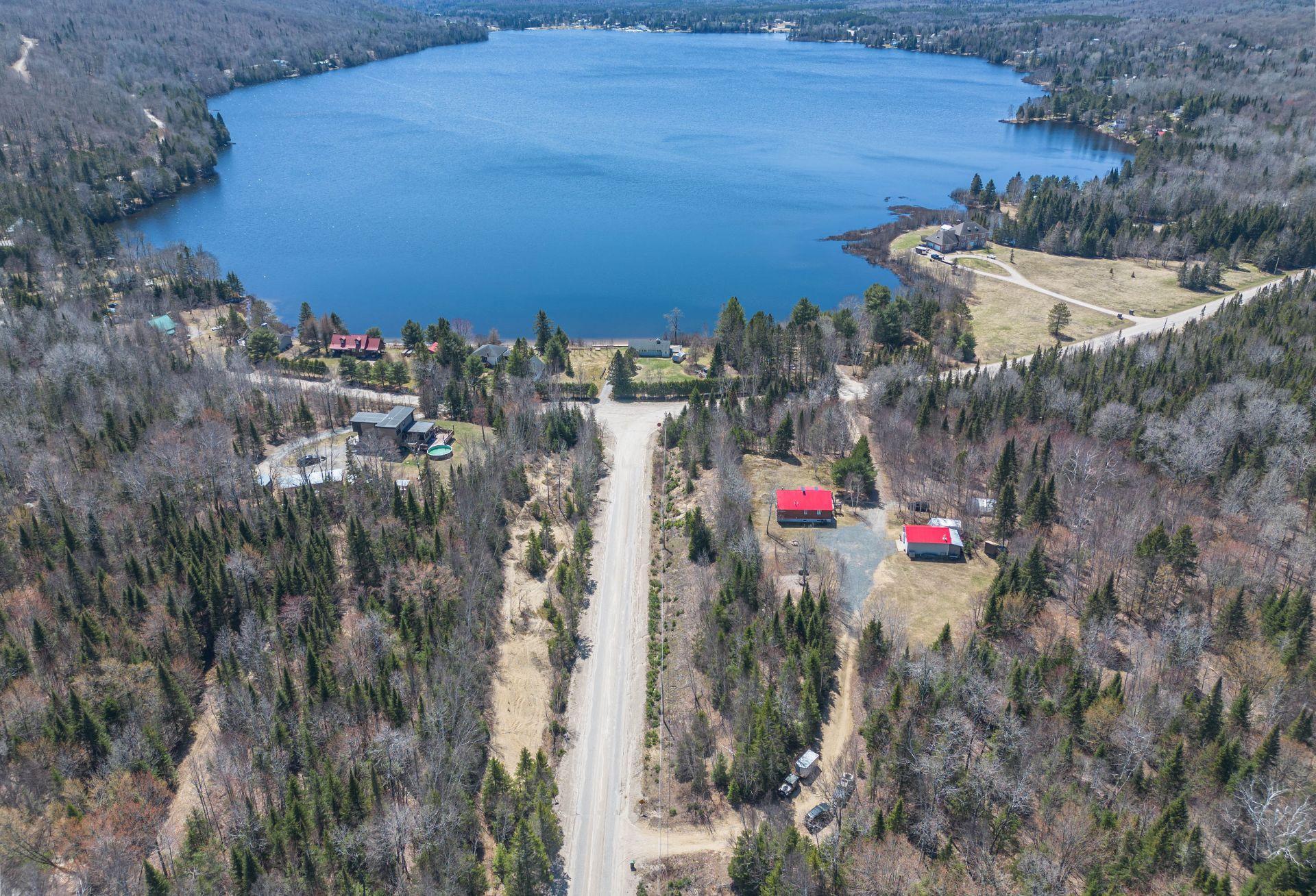 









3570


Ch. du Tour-du-Lac-Tibériade

,
Rivière-Rouge,




QC
J0T1T0

