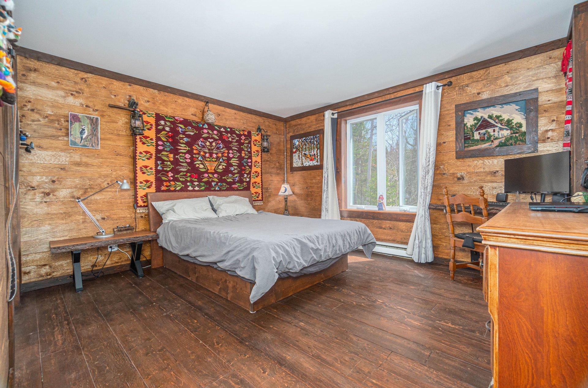 









3570


Ch. du Tour-du-Lac-Tibériade

,
Rivière-Rouge,




QC
J0T1T0

