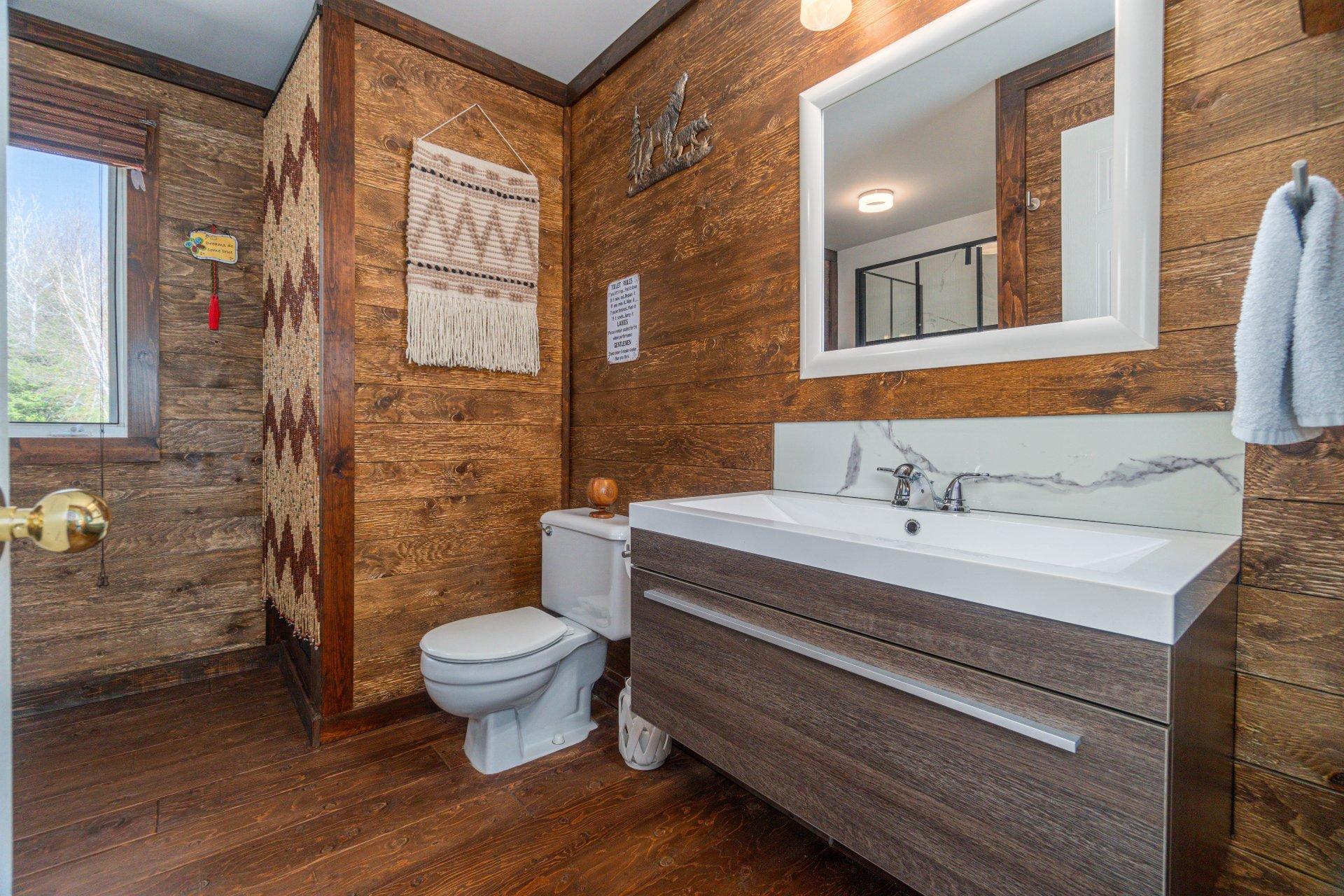 









3570


Ch. du Tour-du-Lac-Tibériade

,
Rivière-Rouge,




QC
J0T1T0

