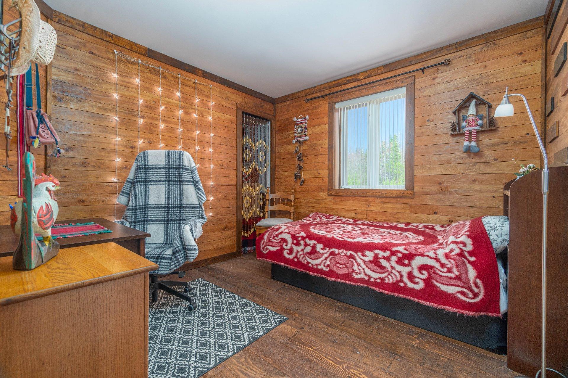 









3570


Ch. du Tour-du-Lac-Tibériade

,
Rivière-Rouge,




QC
J0T1T0

