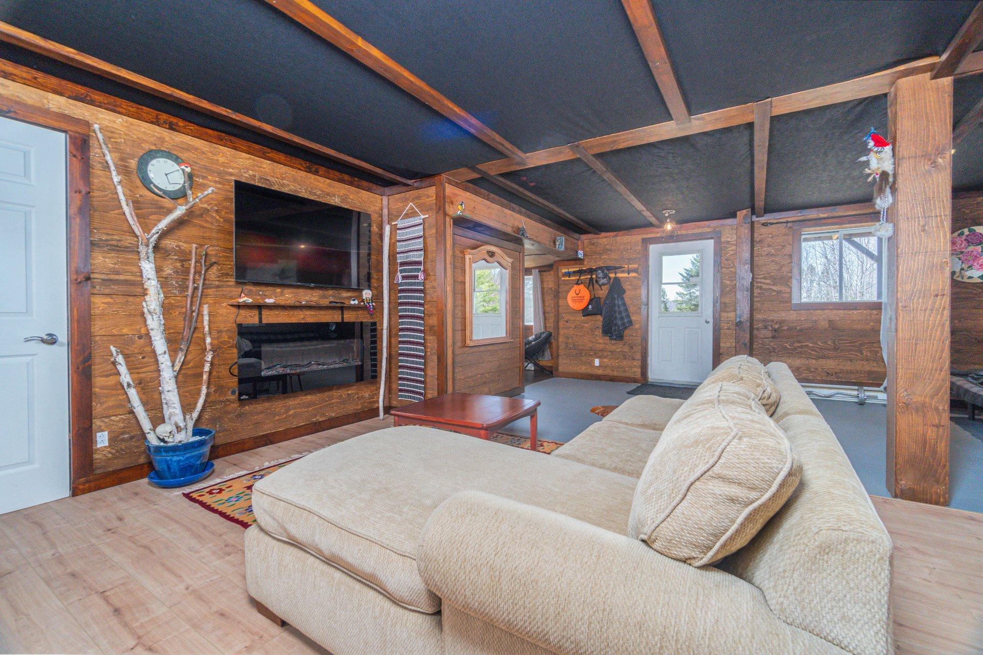 









3570


Ch. du Tour-du-Lac-Tibériade

,
Rivière-Rouge,




QC
J0T1T0

